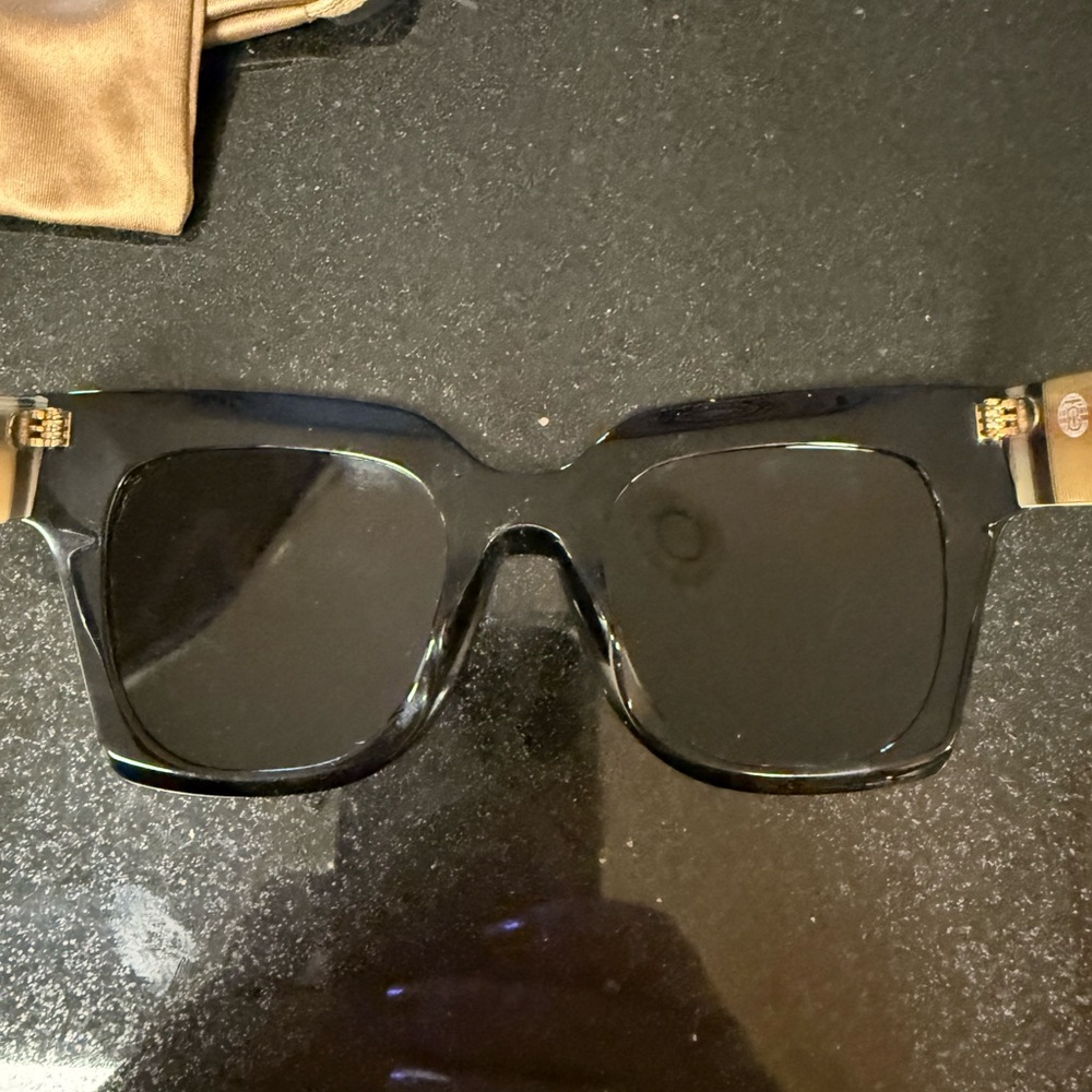 Burberry Sunglasses - Picture 2 of 9